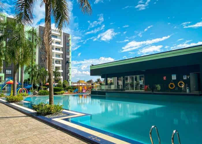 Manhattan Condo Ipoh Waterpark PoolView FREE Carpark & Netflix by PLY Home