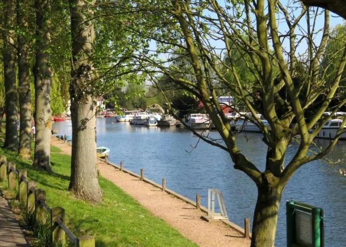 Riverside Hotel Bed and Breakfast