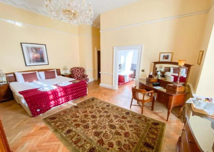 St Giles House Hotel