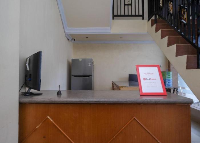 RedDoorz at Hotel Rich Parepare near Pantai Mattirotasi