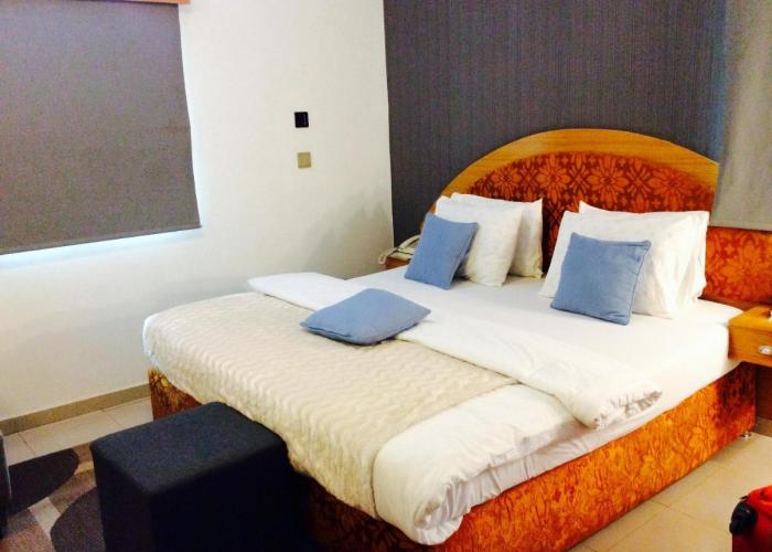 Ne-yo hotel & rv lodges