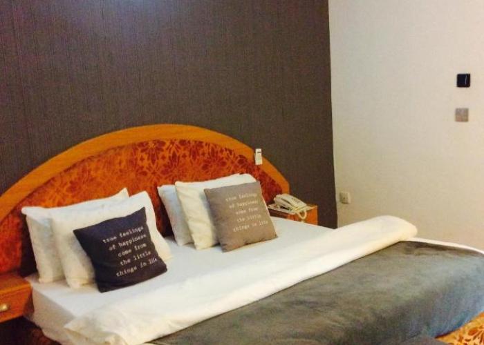 Ne-yo hotel & rv lodges