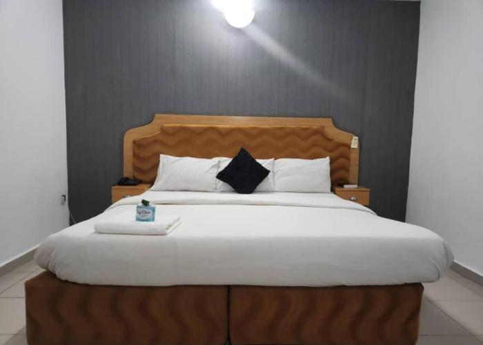 Ne-yo hotel & rv lodges