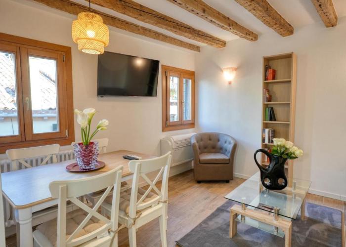 Ecco Suites Apartments