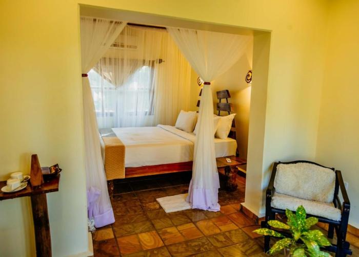 Weru Weru River Lodge
