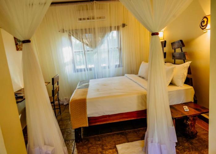 Weru Weru River Lodge