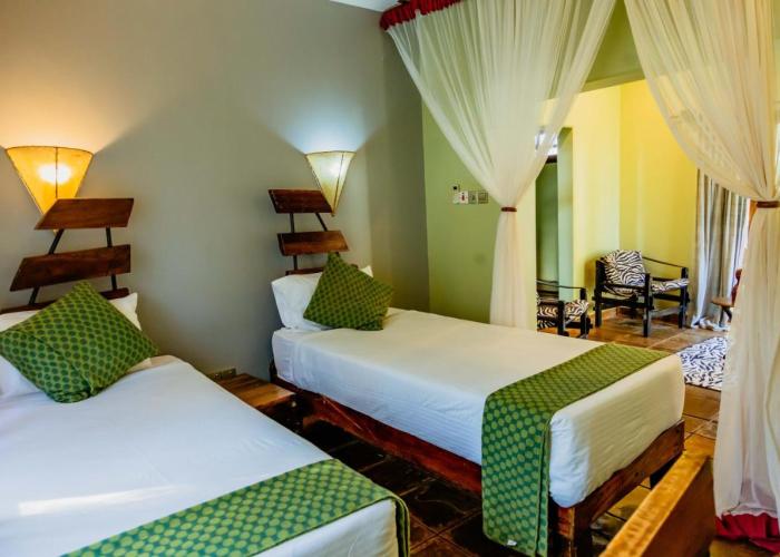 Weru Weru River Lodge