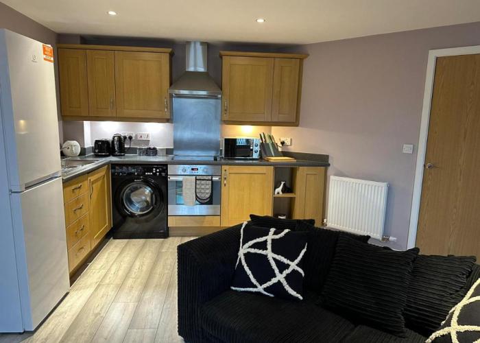 MODERN 2 BEDROOM 2 BATHROOM APARTMENT SLEEPS 4 IN WARRINGTON FOR WORK AND LEISURE WITH PRIVATE PARKING BY AMAZING SPACES RELOCATIONS Ltd