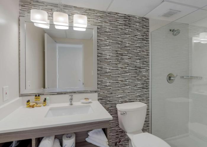 Best Western Plus Brooklyn Bay Hotel