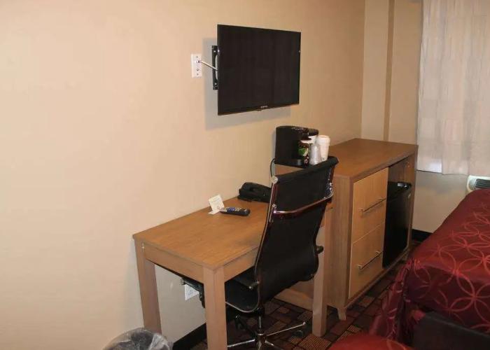 Days Inn by Wyndham Brooklyn Borough Park