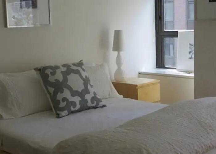 Studio Apartment Wall Street