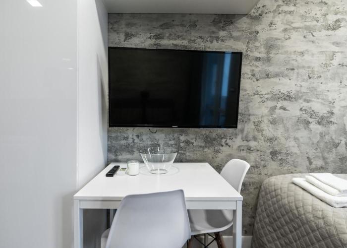 Luxury Studio Silver by Flat Mаnager