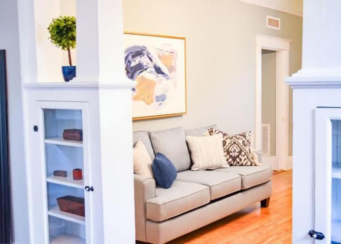 Modern & Centrally Located Stay at Calypso Dreams