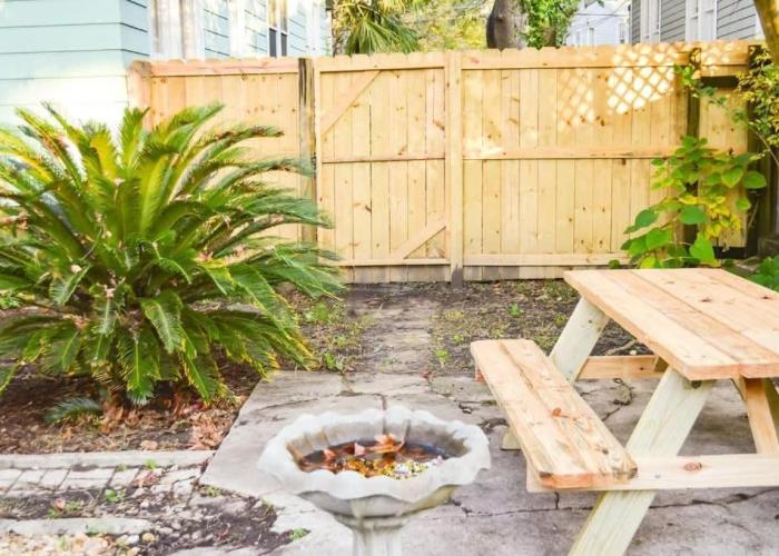 Modern & Centrally Located Stay at Calypso Dreams