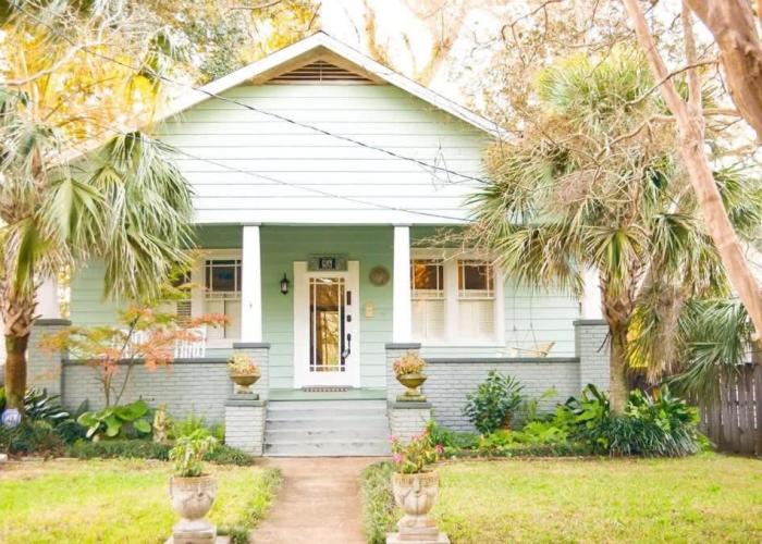 Modern & Centrally Located Stay at Calypso Dreams