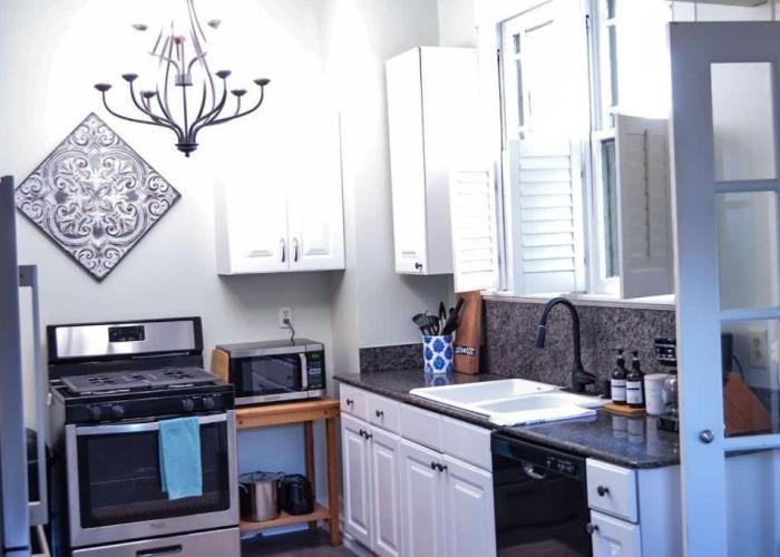 Modern & Centrally Located Stay at Calypso Dreams