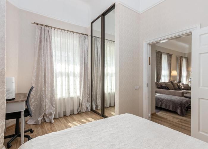 Elegant Apartment in historical centre & Free Locked PARKING