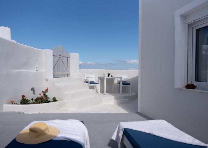 White Swallow Suite Santorini