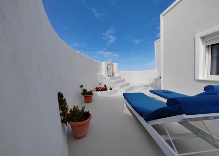 White Swallow Suite Santorini