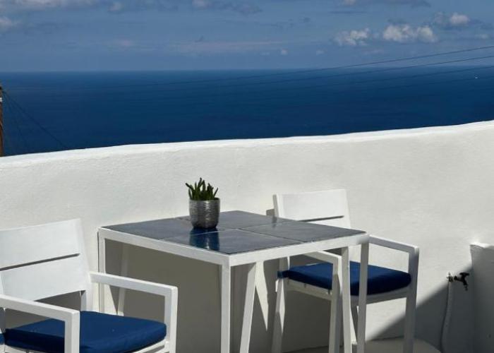 White Swallow Suite Santorini