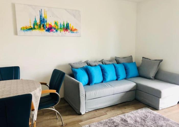 Admiral Lakeside Luxury Apartment