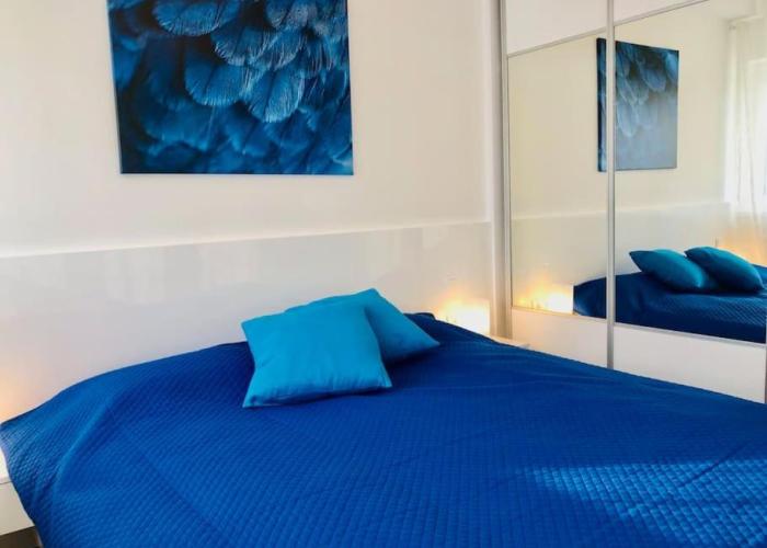 Admiral Lakeside Luxury Apartment