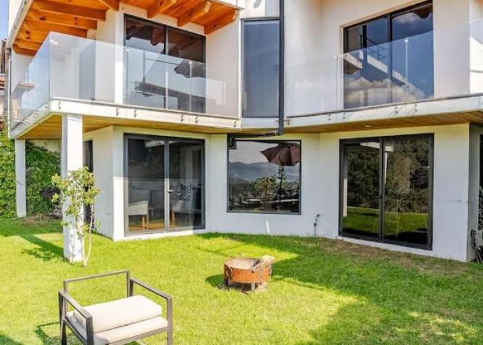 LUXO Casa en Valle de Bravo con jacuzzi y espectacular vista al lago
