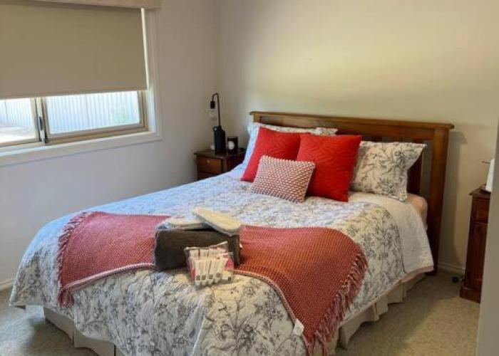 Lakefront Beauty ! Pet friendly