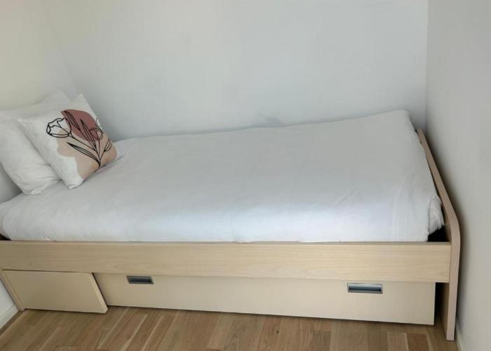 New Spacious Two Bedroom Center with Parking, near Public Transport