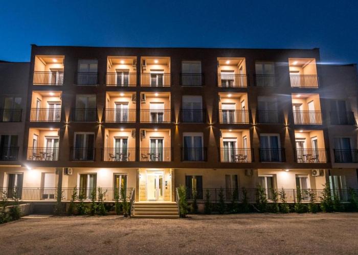 Pini Apart-hotel