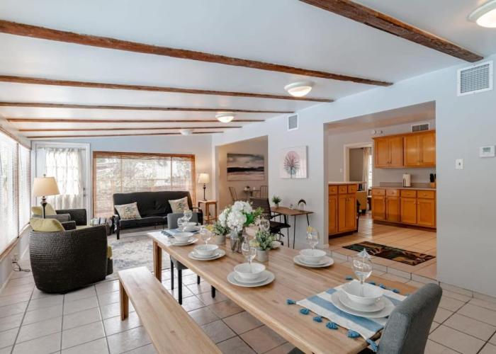 Private Pool & Yard Mins to Dining & University