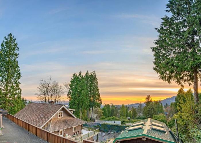 The Lions Self Contained Suite, Shared Pool, Hot Tub, Views