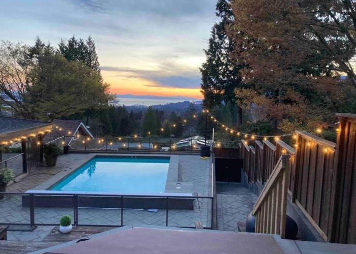 The Lions Self Contained Suite, Shared Pool, Hot Tub, Views
