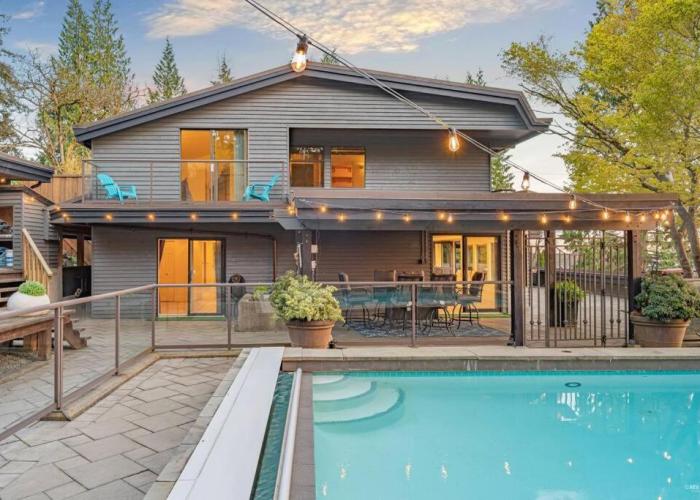 The Lions Self Contained Suite, Shared Pool, Hot Tub, Views