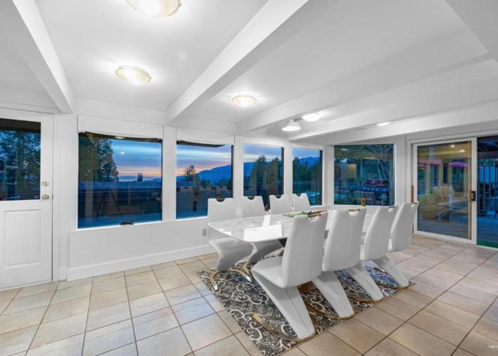 Grouse Cheerful large private bedroom, bath, shared deck, pool, hot tub