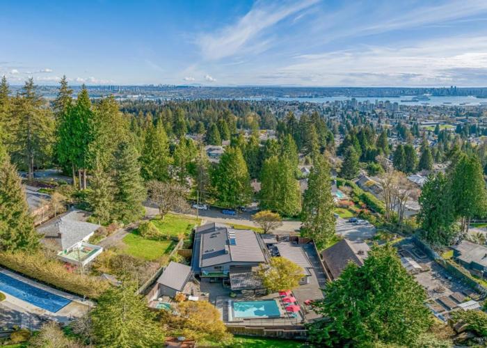 Grouse Cheerful large private bedroom, bath, shared deck, pool, hot tub