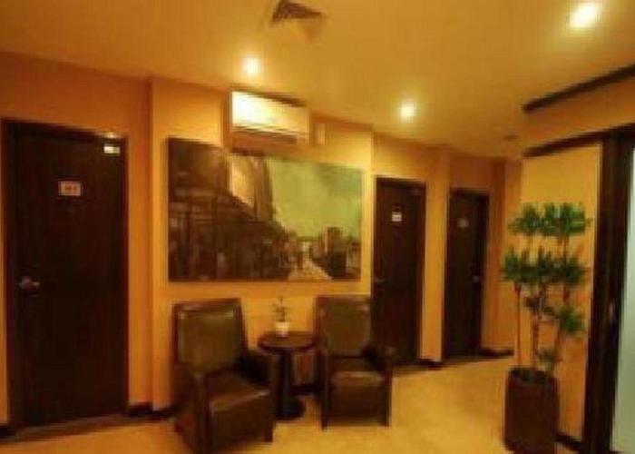 Capital O Rail Hotel