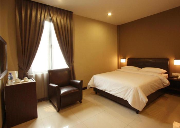 Capital O Rail Hotel