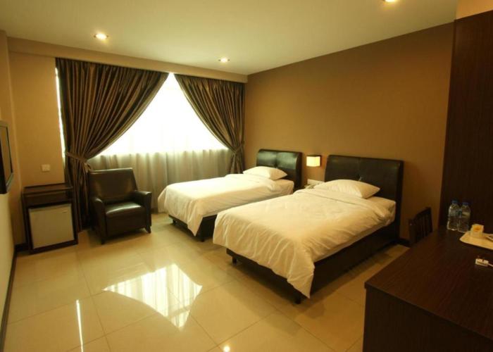 Capital O Rail Hotel