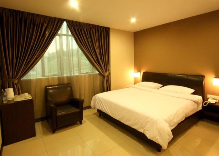 Capital O Rail Hotel