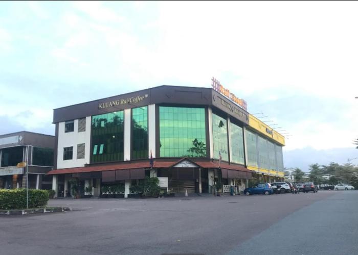 Capital O Rail Hotel