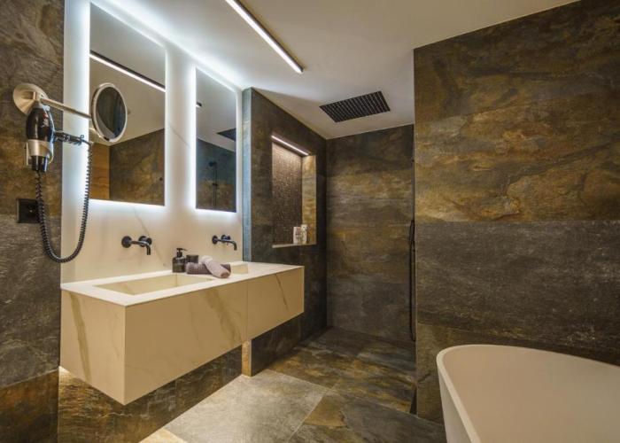 Luxury Mountain Apartment with Private Sauna and Underground Parking