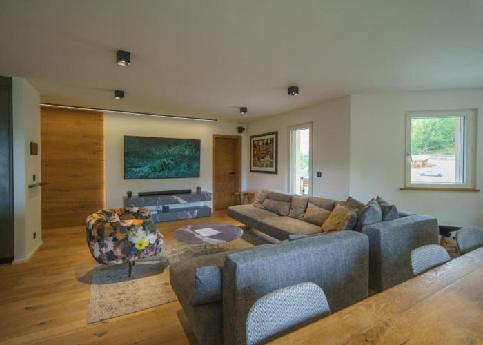 Luxury Mountain Apartment with Private Sauna and Underground Parking