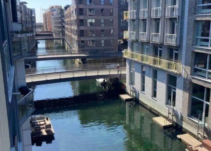 Apartment with canal view