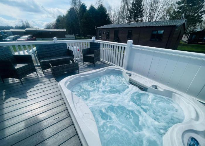 Evergreen Lodge with Hot Tub