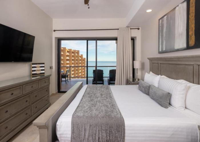 Luxury Oceanview Condo - Las Palomas - Pool, Golf, Sandy Beach !