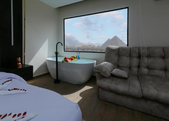 Crowne Pyramids view inn