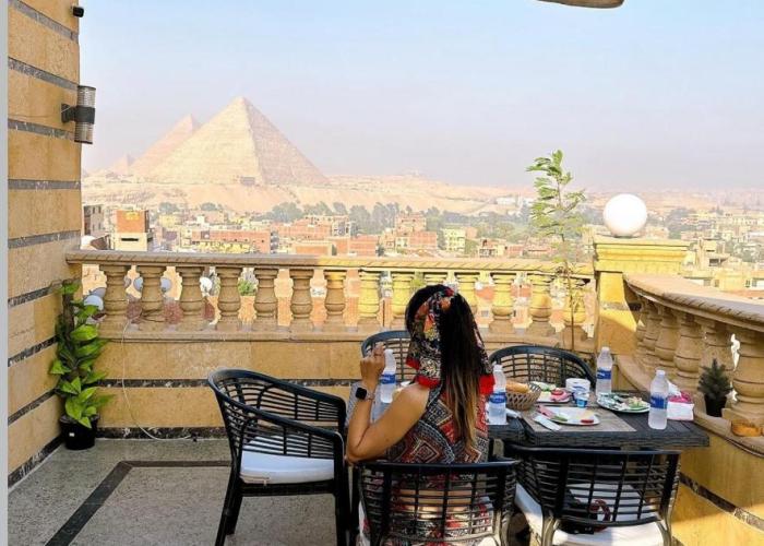 Crowne Pyramids view inn