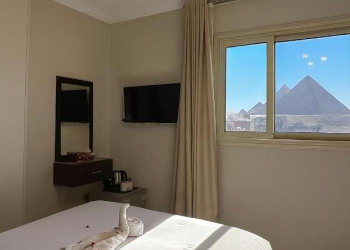Crowne Pyramids view inn