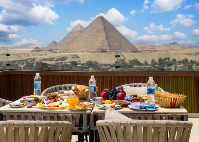 Crowne Pyramids view inn